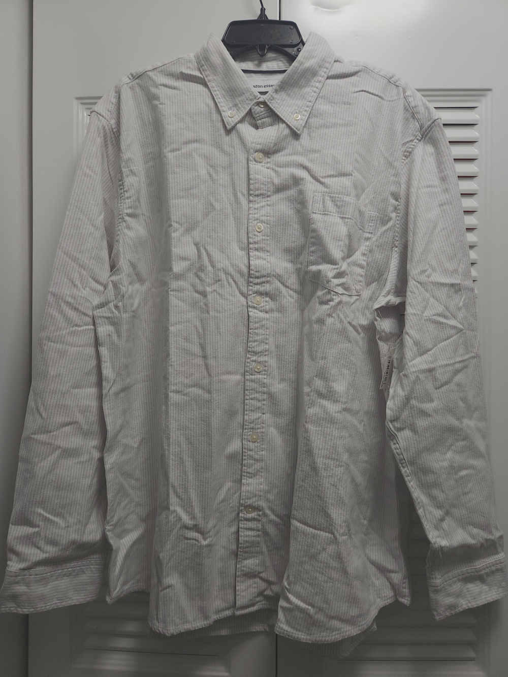 Amazon Essentials Men’s XL Gray & White Striped Button-Up Shirt Long Sleeve NWT